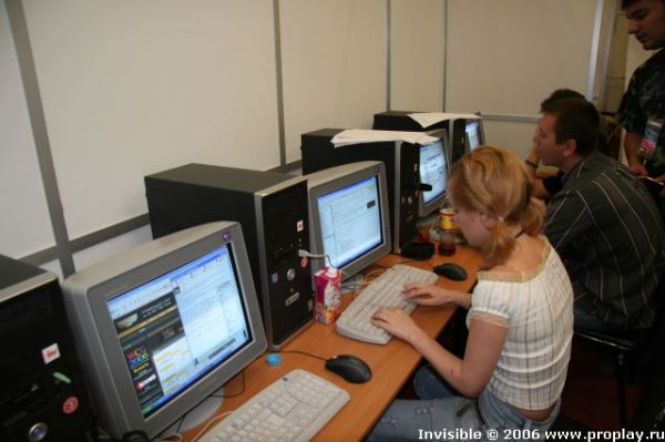 ����� ����