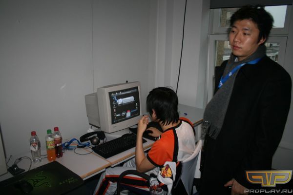 ����� eStro